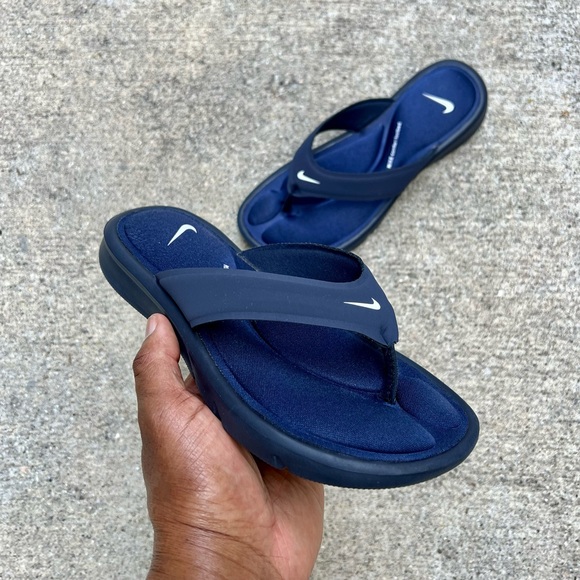 RARE USED WMNS NIKE ULTRAS COMFORTS THONGS TRIPLE BLUES WHITES FOOTBEDS - Picture 2 of 7